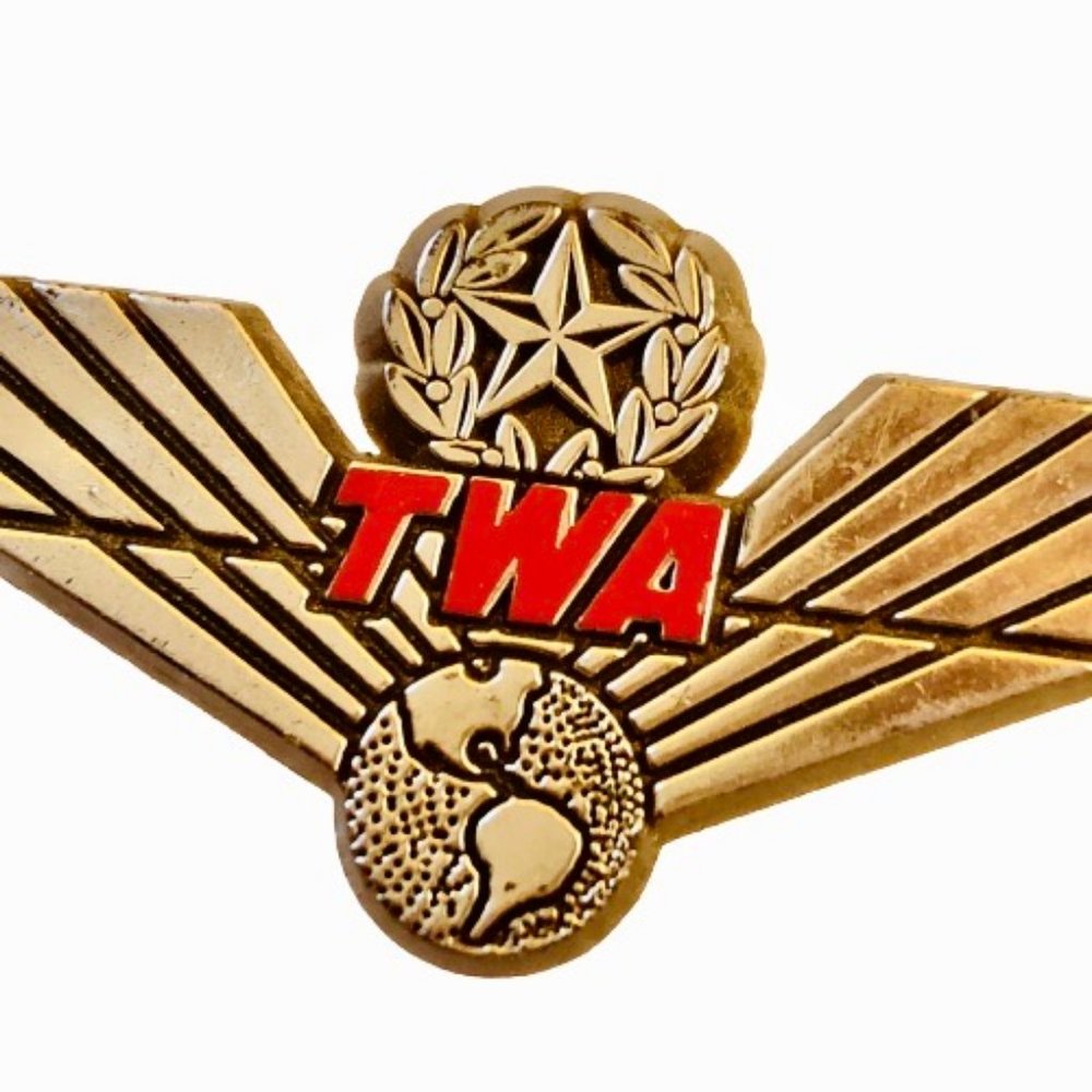 TWA Airlines Junior Pilot Gold Tone Badge Pin Brooch Vintage 80's PLASTIC